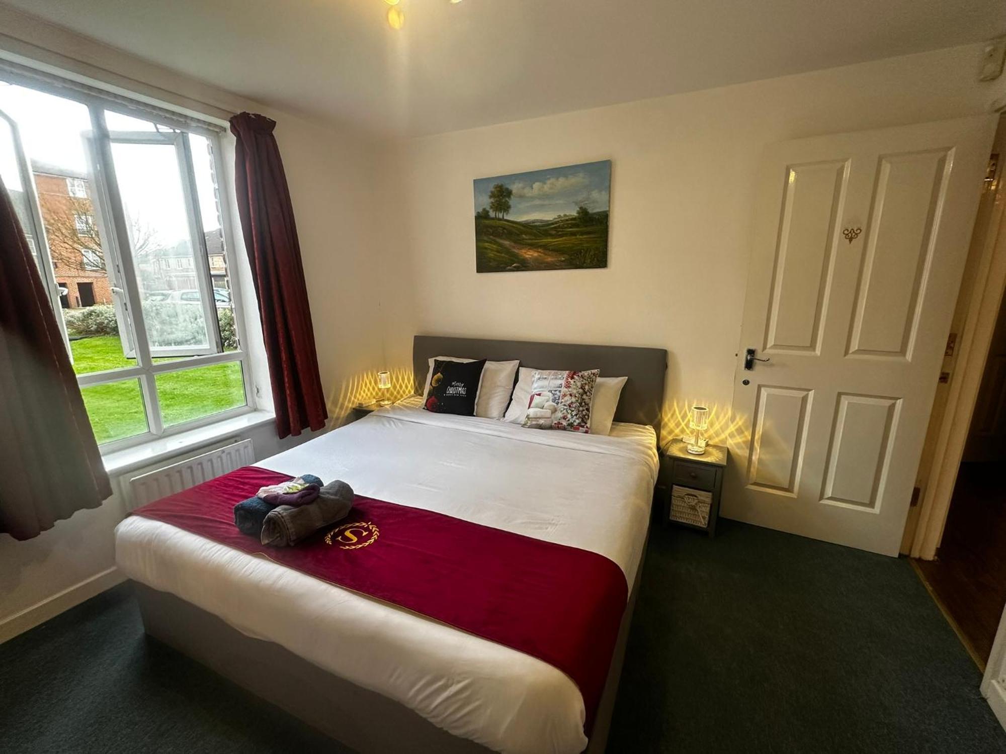 London 2 Bed 2 Bath Apartment Holiday Home - Free Parking - 3Min Walk To The Train Station - 19Min To London Liverpool Street 5Min To Victoria Line 1Gb Broadband Super Fast Internet Ground Floor 100S Of Shops Restaurants Bakeries 24-Hour Asda Superst Exterior foto