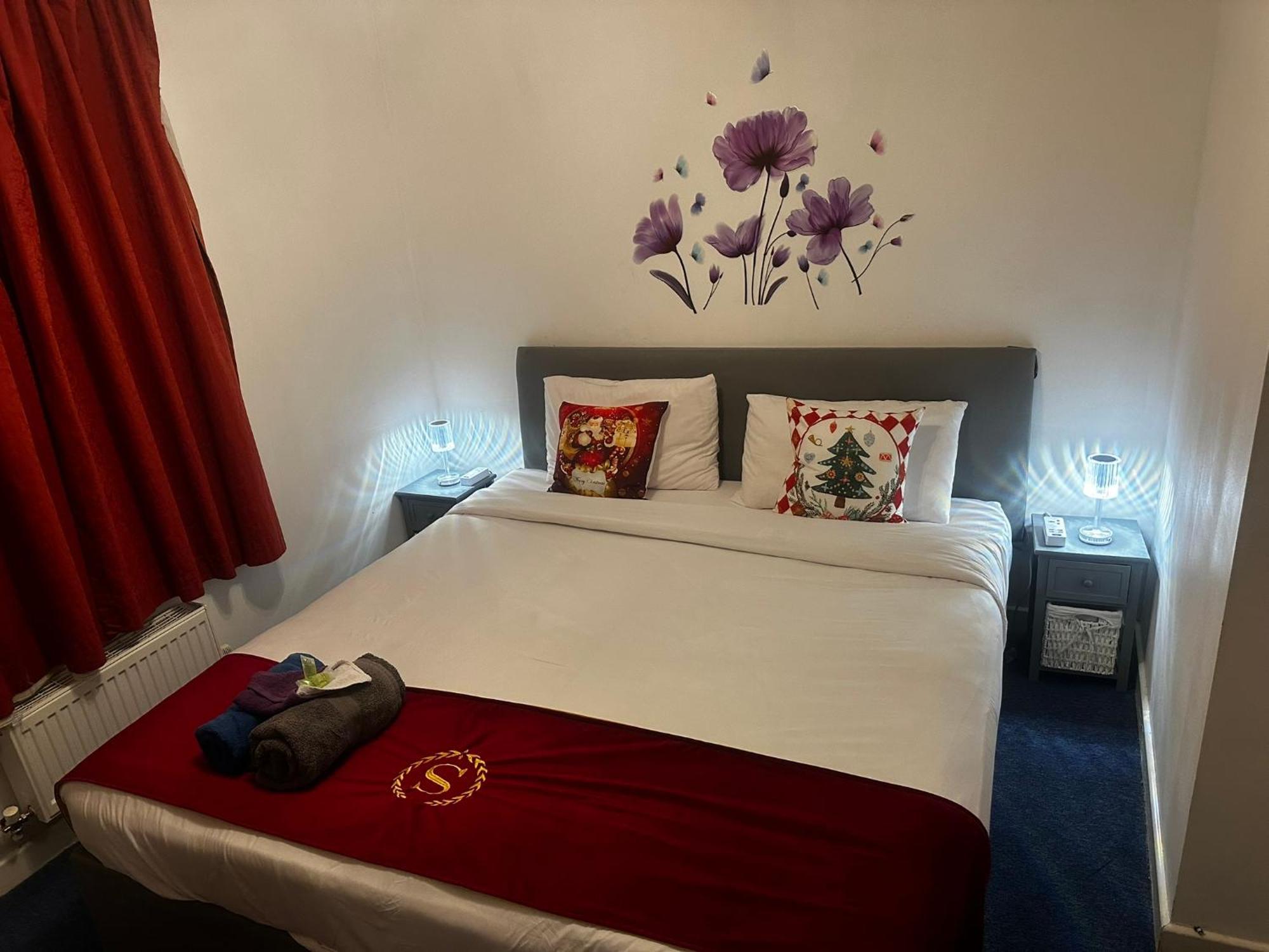London 2 Bed 2 Bath Apartment Holiday Home - Free Parking - 3Min Walk To The Train Station - 19Min To London Liverpool Street 5Min To Victoria Line 1Gb Broadband Super Fast Internet Ground Floor 100S Of Shops Restaurants Bakeries 24-Hour Asda Superst Exterior foto